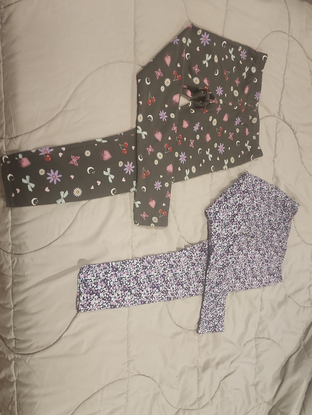 Girls' Dark Gray Floral & Heart Print Pajama Set - Cozy Long Sleeve - Picture 1 of 3
